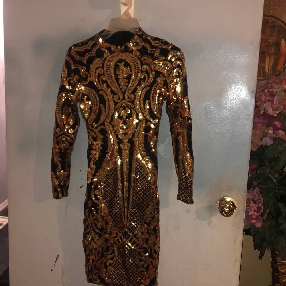 A CUSTOM DRESS GOLD & BLACK 🖤